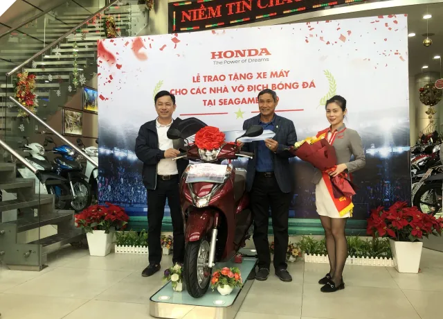 Khách hàng nhận xe tại TC Credit 1