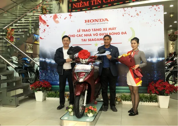 Khách hàng nhận xe tại TC Credit 4